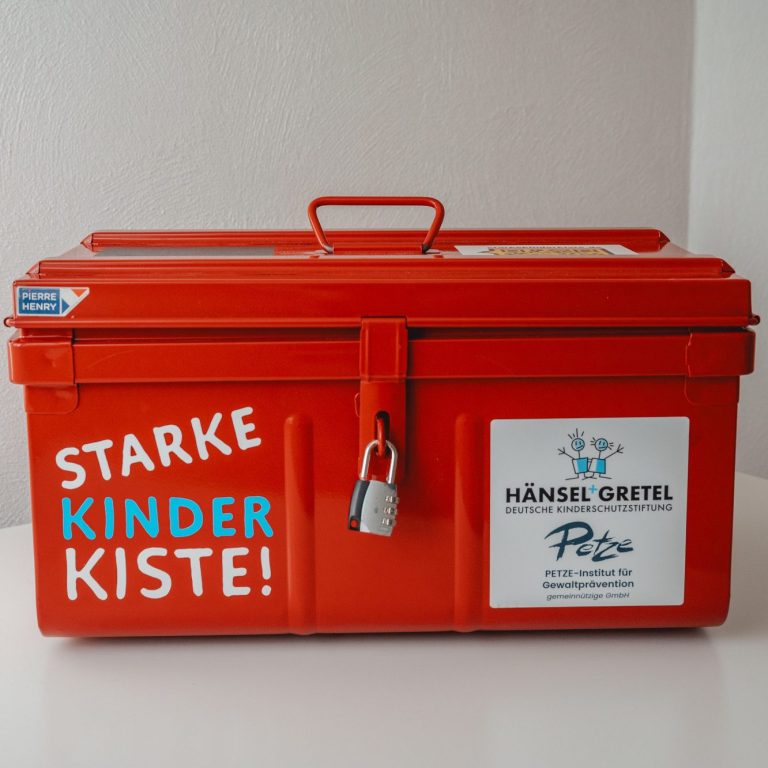 Starke Kinder Kiste mit Materialien Starke Kinder Kiste mit Präventionsmaterialien für Kitas und Fachkräfte