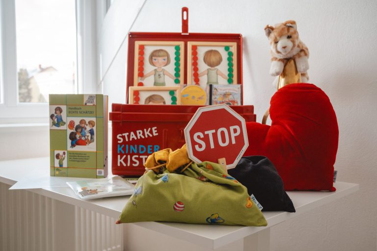 Praevention sexualisierter Gewalt mit der Starke Kinder Kiste Prävention sexualisierter Gewalt mit der Starke Kinder Kiste